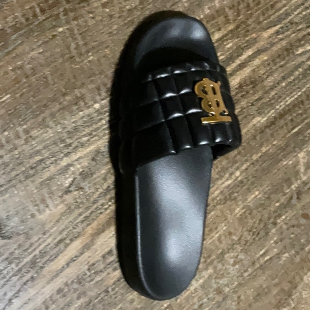 Burberry TB monogram quilted Lambskin slides.Worn only once. Size 41. Looks new
